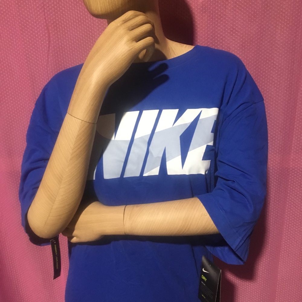 Men’s Nike T shirt Dri wick material
